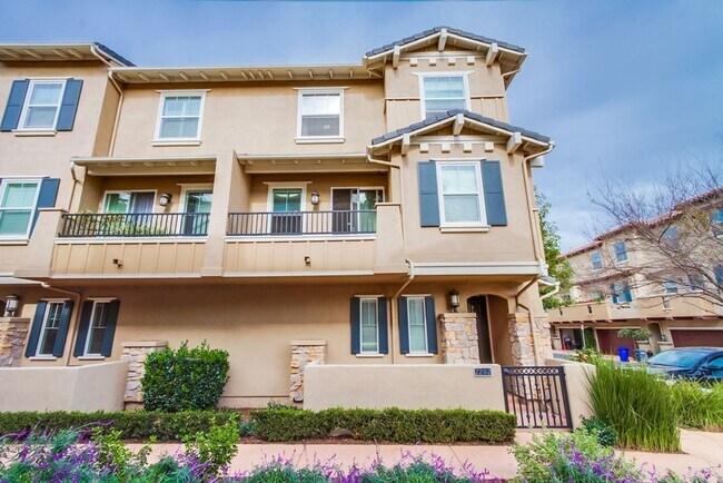 Building Photo - Price Reduction! Gorgeous 3 Bedroom Townho...