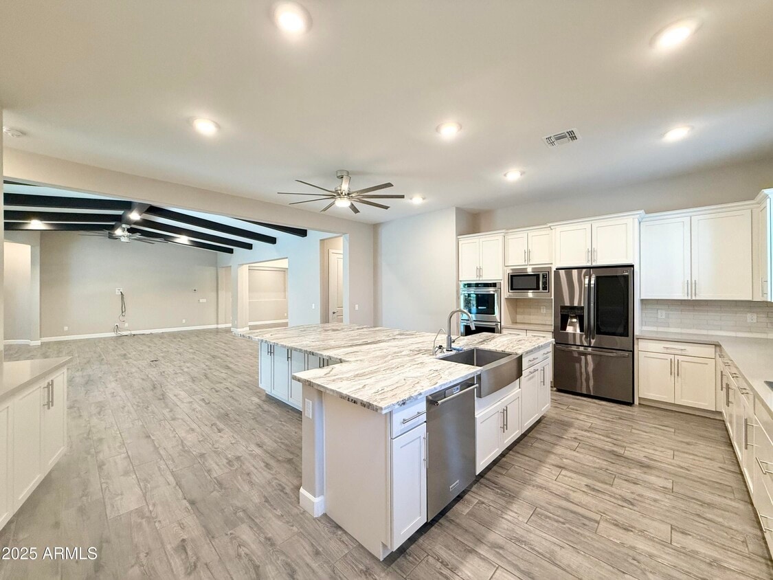 Primary Photo - 20911 E Watford Dr