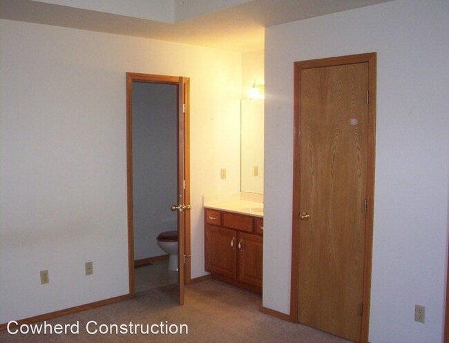 Building Photo - 2 br, 2 bath House - 4755 S Ash