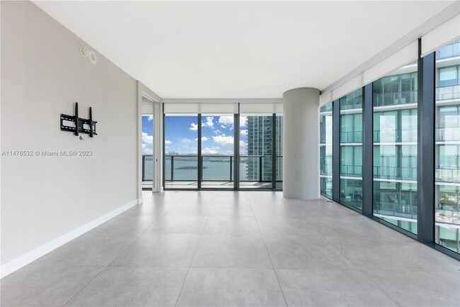 Foto del edificio - 650 NE 32nd St