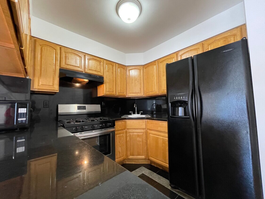 Primary Photo - 432 Amber St