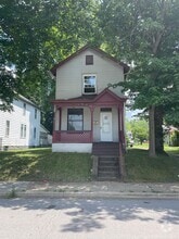 Building Photo - 107 S Ray St