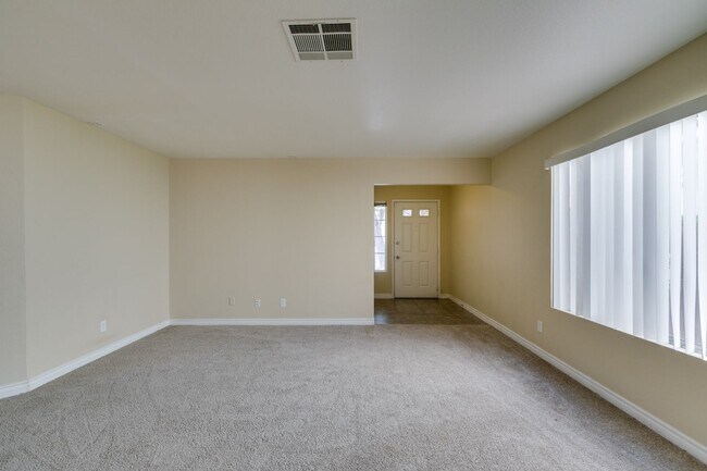Building Photo - SUMMERLIN, SPACIOUS, 4 BED HOME WHITH A LARGE BACKYARD