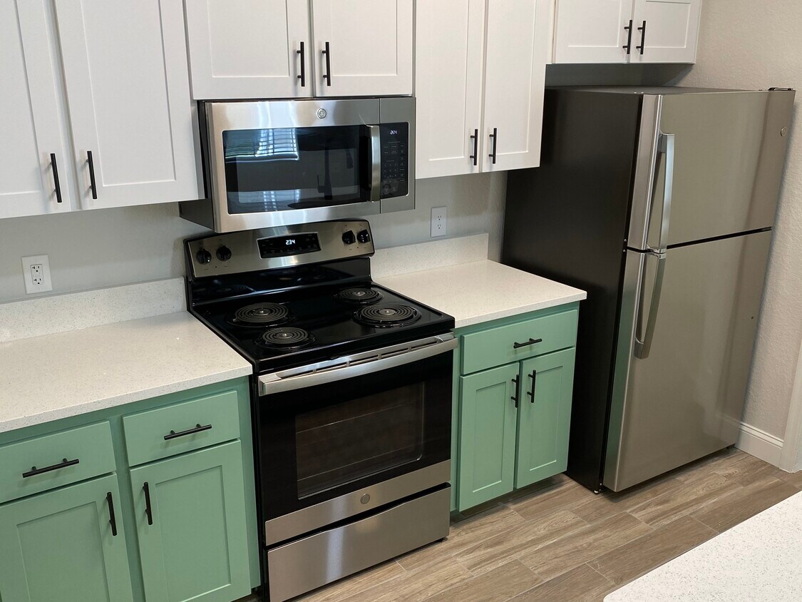 Water's Edge Apartments 3625 New Jersey Rd Lakeland, FL