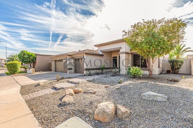 Building Photo - 745 W Citrus Way