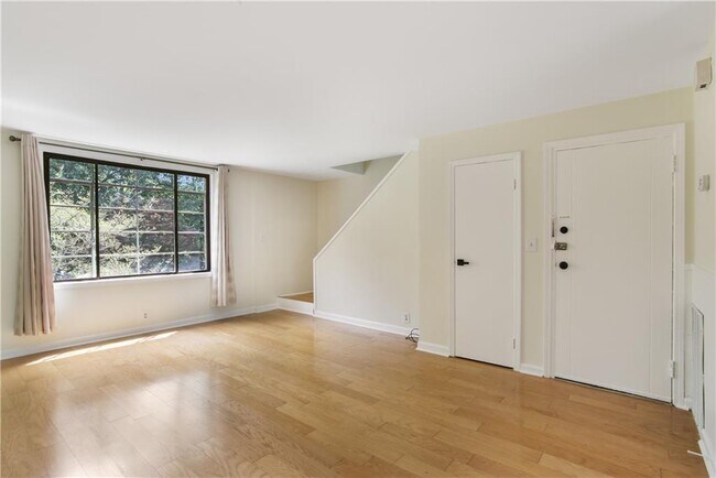 Foto del edificio - 1160 Briarcliff Ct NE