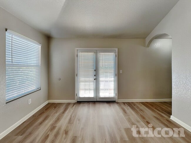 Building Photo - 9822 Vandenberg Way