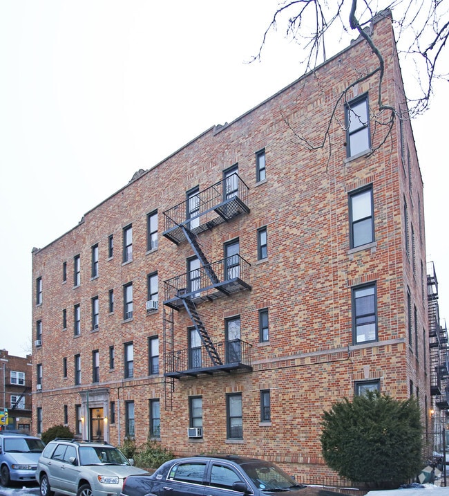 Building Photo - 1905 W 10th St