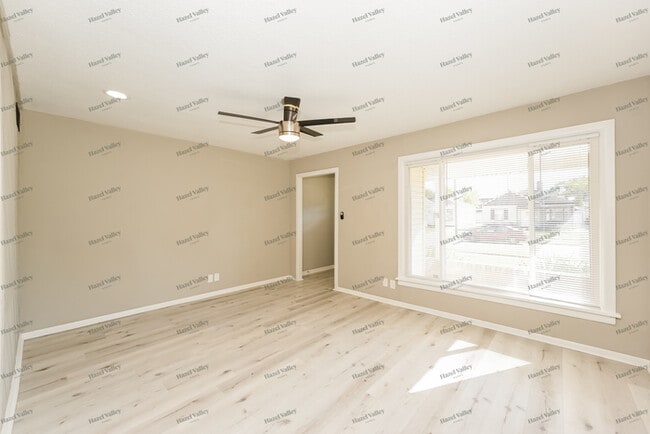 Building Photo - 1204 Dartmoor Ave