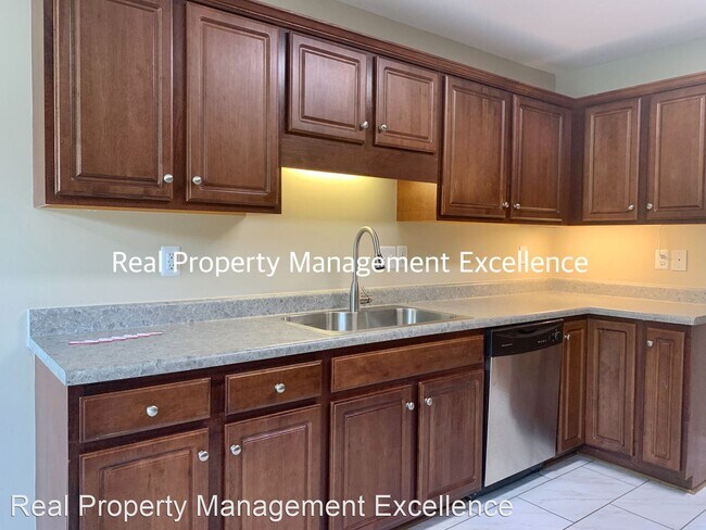 Building Photo - 3 br, 2.5 bath House - 102 Hyde Park Circle