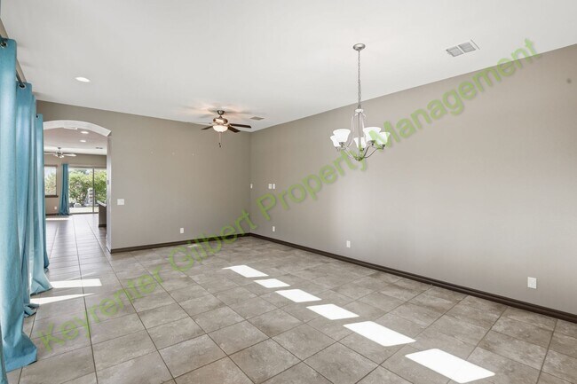 Building Photo - Beautiful 4-bed/3.5-bath Gilbert Home in G...