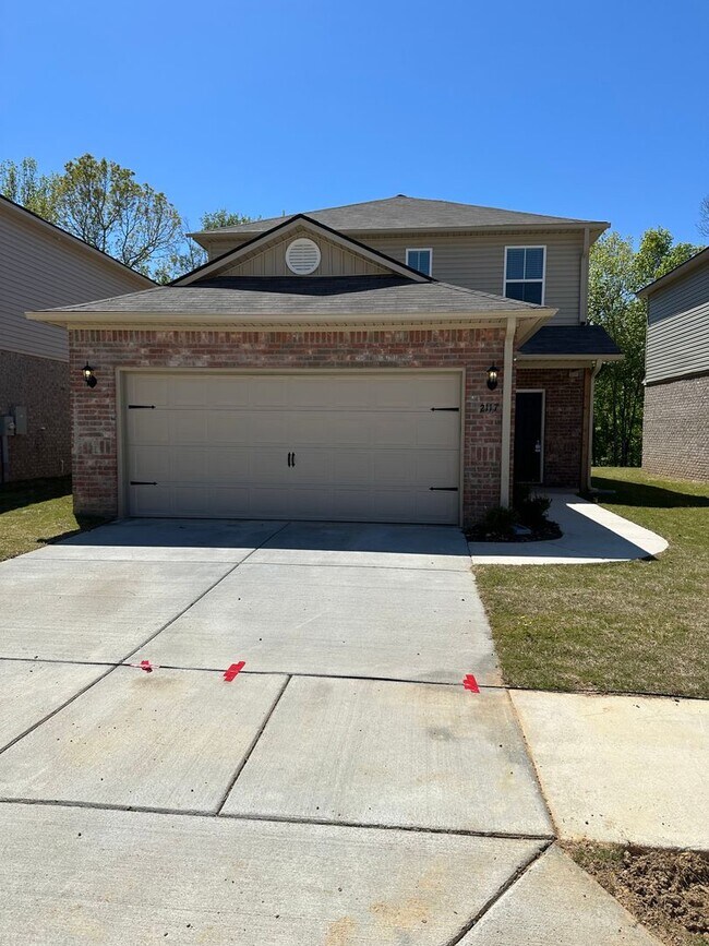 Foto del edificio - Three Bedroom | Two and a Half Bathroom Ho...