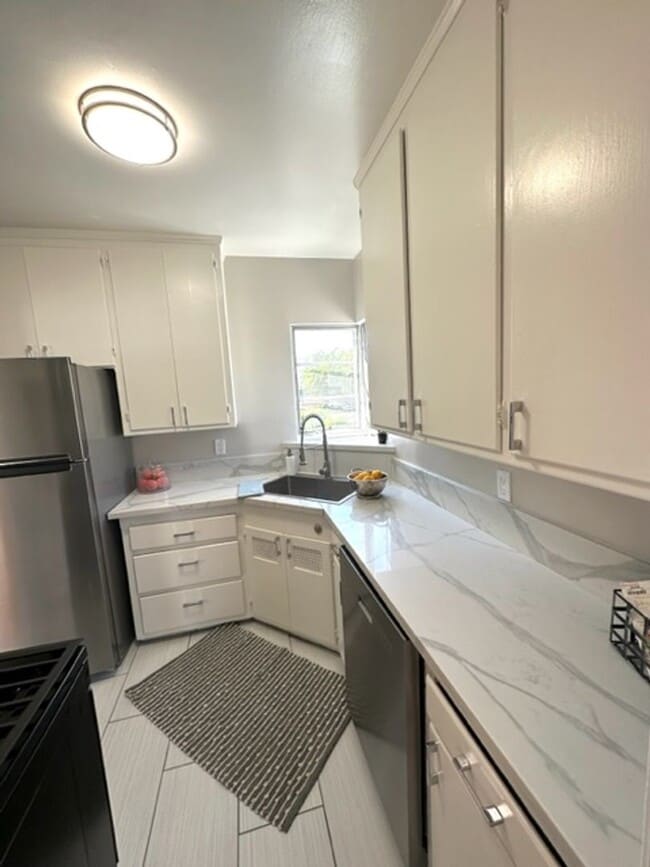 Building Photo - Stand Alone- No Shared Walls - 1 bedroom- ...