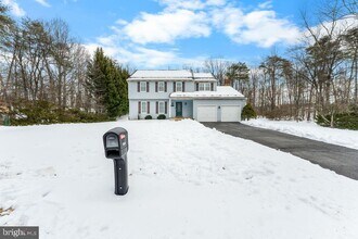 Building Photo - 8009 Frontier Dr