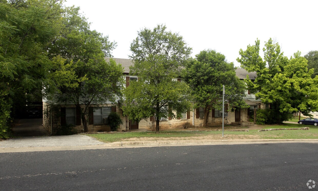 Foto del edificio - 301 E 33rd St