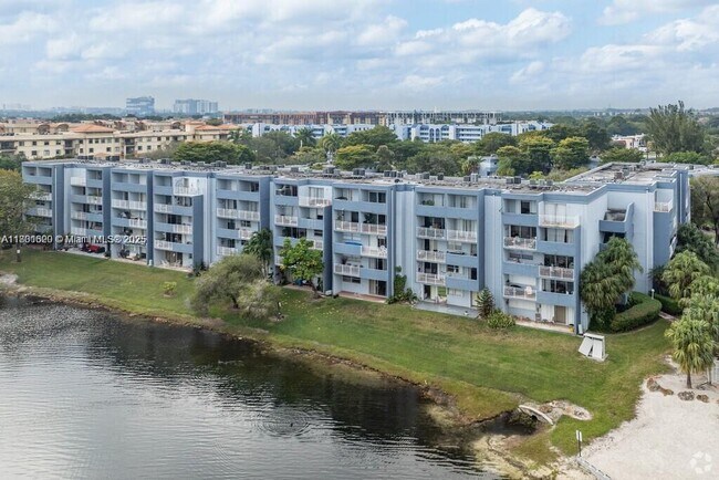 Foto del edificio - 9351 Fontainebleau Blvd
