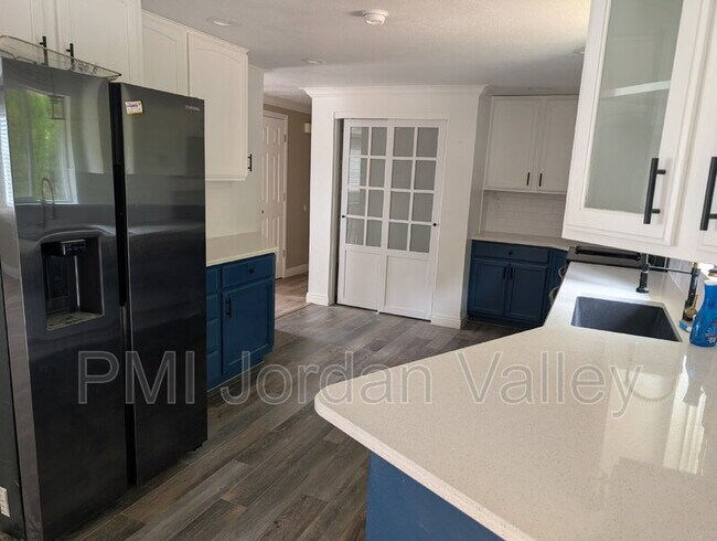 Building Photo - 1394 N 400 E
