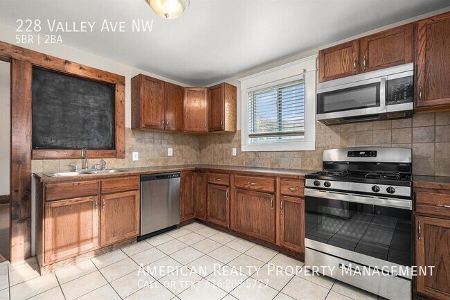 Building Photo - 228 Valley Ave NW