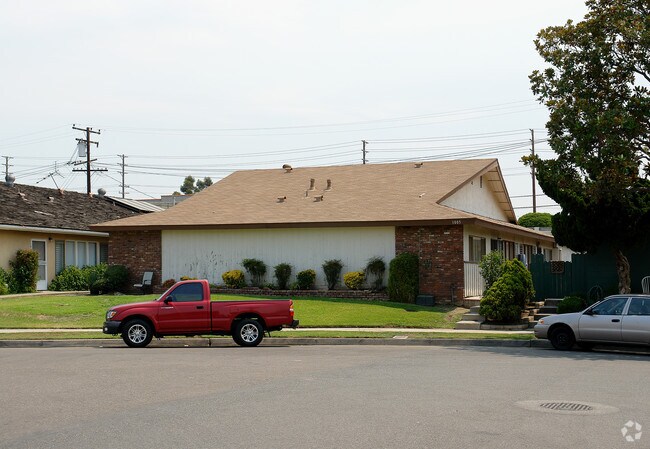 Building Photo - 1005 N Shattuck Pl