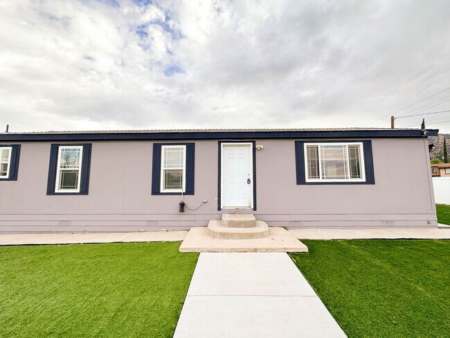 Foto del edificio - BEAUTIFUL 3 BEDROOM HOME, FULLY FENCED, ON...
