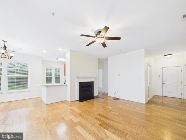 Foto del edificio - 3527 Piney Woods Pl