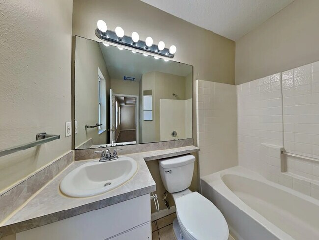 Foto del edificio - 8525 Quarter Horse Dr