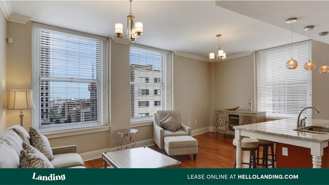 Building Photo - 210 Baronne St