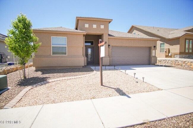 Foto del edificio - 6016 Hidden Acres Dr