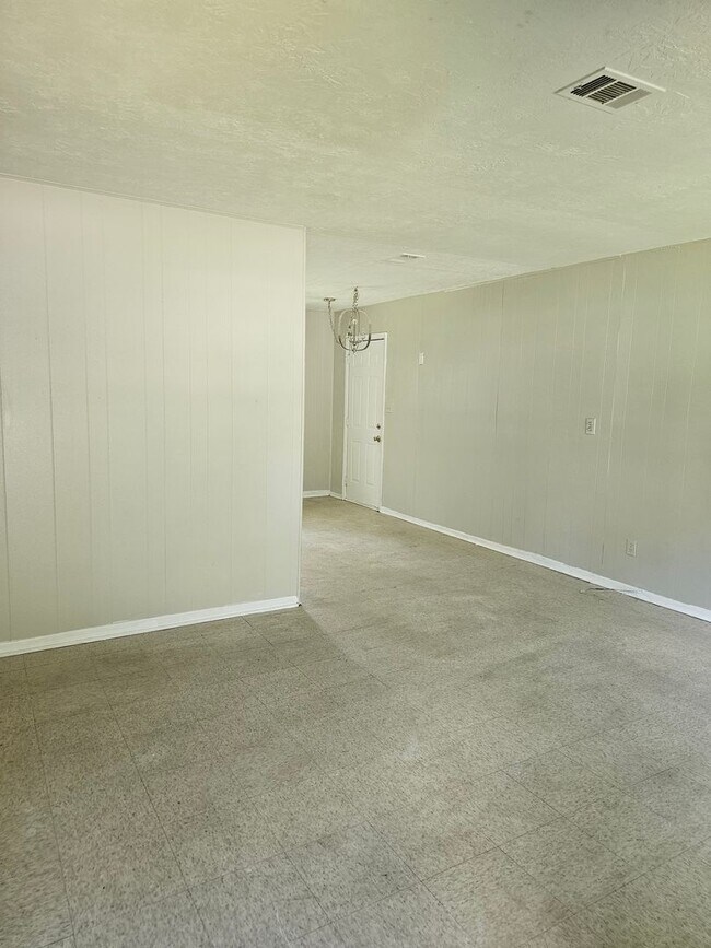 Foto del edificio - 4 Sided Brick 3 BR Home