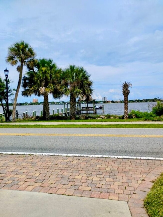 Foto del edificio - 936 Riverside Dr