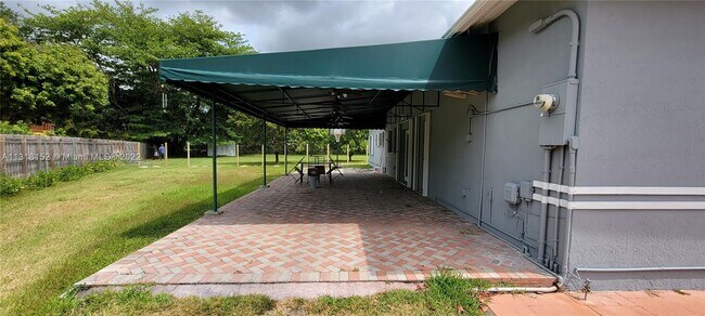 Foto del edificio - 8079 SW 112th St