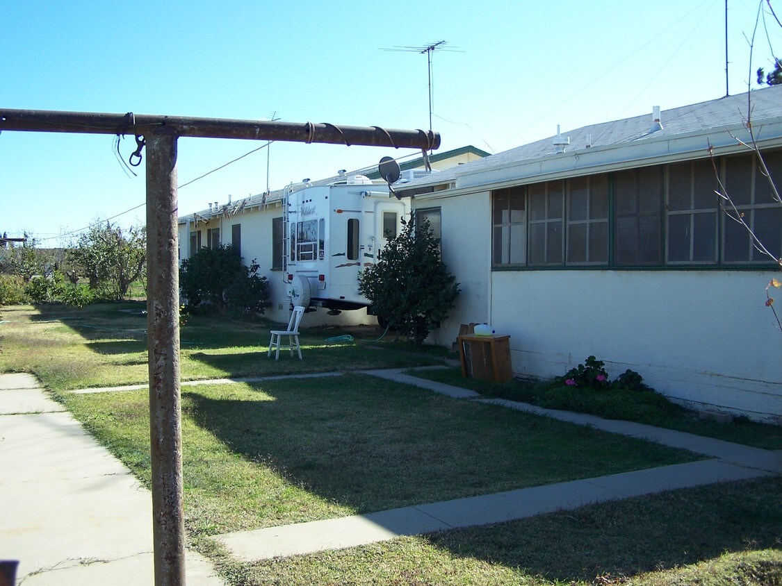 Primary Photo - 1106 E 11th St