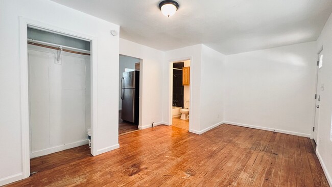 Foto del edificio - 1113 E 2nd St