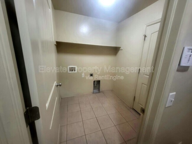 Foto del edificio - 924 West Prairie Wind Way