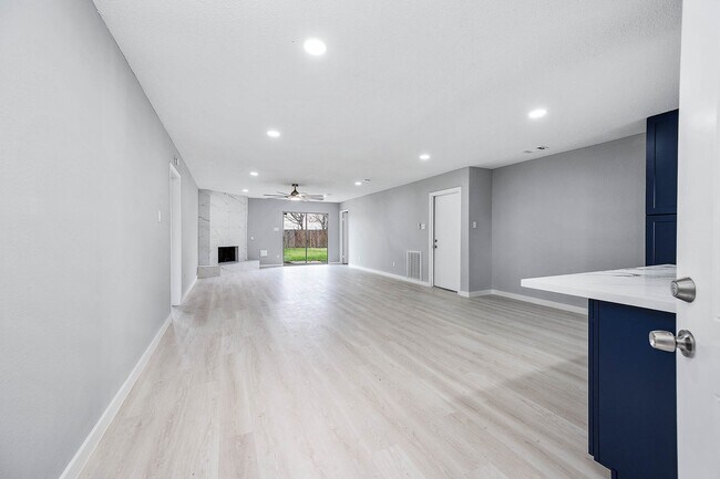 Foto del edificio - 3610 Brier Gardens Dr