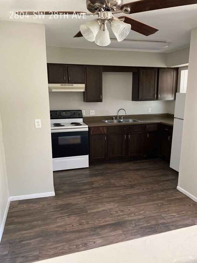 Building Photo - 2804 SW 28th Ave