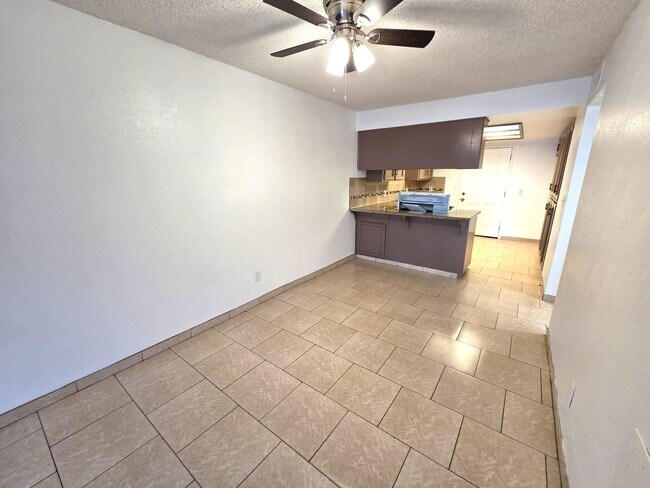 Foto del edificio - 1917-1919 W Whitendale Ave