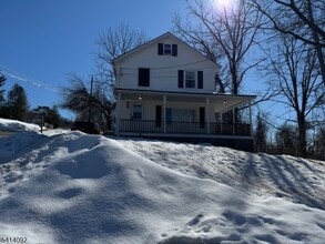 Building Photo - 44 Oak St