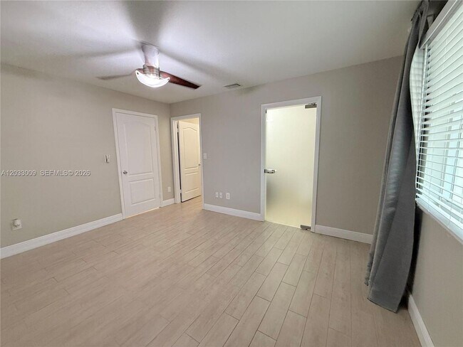 Foto del edificio - 7675 NW 181st St