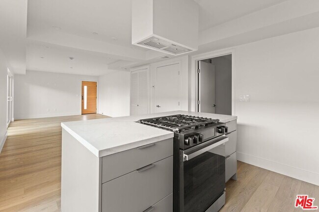 Foto del edificio - 1752 N Van Ness Ave