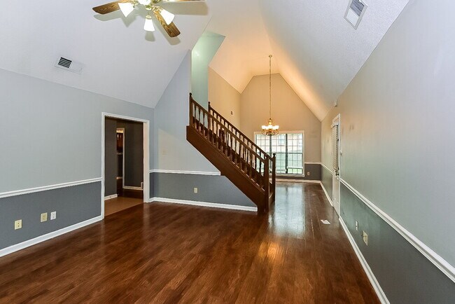 Foto del edificio - 6744 Blue Spruce Dr