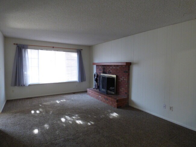 Building Photo - Spacious 4 Bed, 2.5 Bath Home in Fort Collins