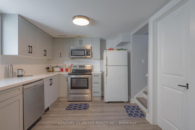 Photo du bâtiment - 2 Bed / 1 Bath in Peterborough – All Utilities & Parking Included - $1,849/month