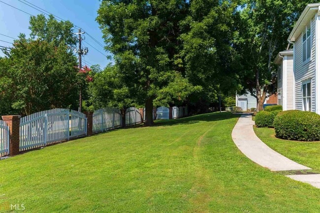 Building Photo - 4265 Parkview Ct