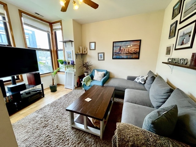 Primary Photo - 1351 W Roscoe St