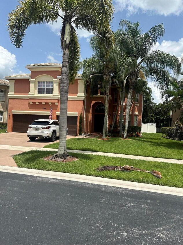 Primary Photo - 2229 Ridgewood Cir
