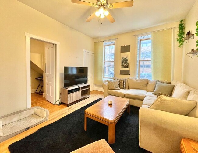 Foto del edificio - 2211 W Armitage Ave