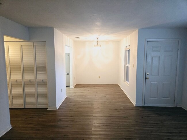 Building Photo - Beautifully updated 2 bd, 1.5 ba condo clo...