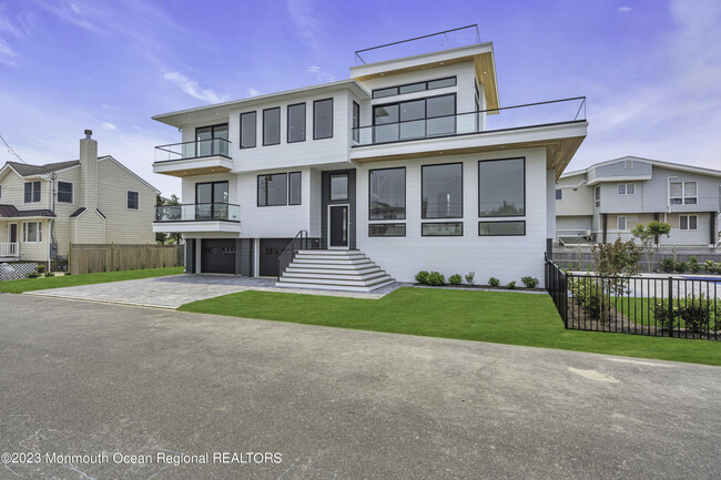 Building Photo - 9 Windward Rd