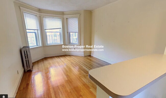 Building Photo - 112 Queensberry St